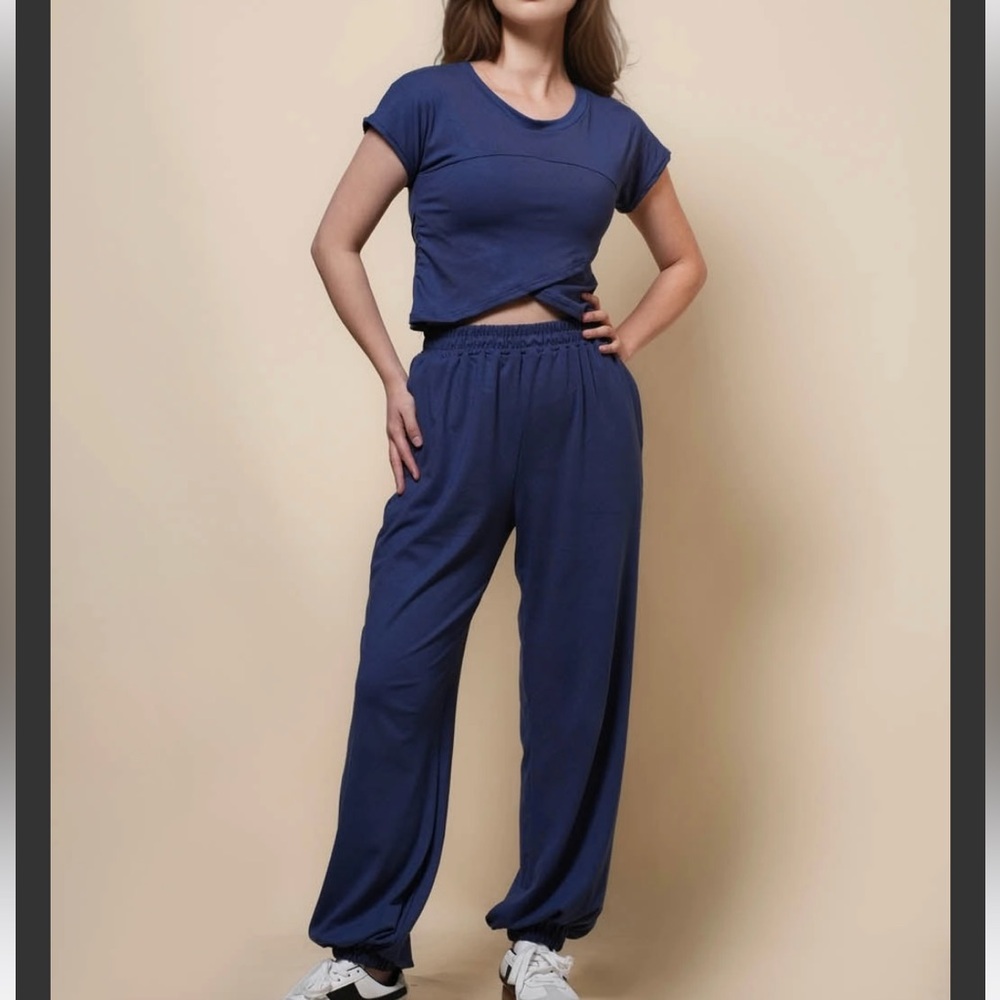 New Sweetkama Ladies Crop Top and Pants
2PCS Loungewear Set in Navy Size Large